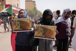 اندبندنت عربية: اغتصاب فتاة سودانية يشعل تظاهرات الخرطوم