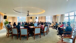 أوراق تثقيفية: المائدة المستديرة Round Table Discussion