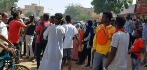 الثوار يسيرون مليونية( 26 ديسمبر) بشارع الشهيد عبد العظيم بأم درمان