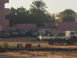 رأس مالي يتعدى على ميدان بحي الامتداد تحت حماية القوات الأمنية