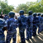 الشرطة تحتجز صحفيا بولاية البحر الأحمر لانتقاده إطلاق سراح عصابة مسلحة