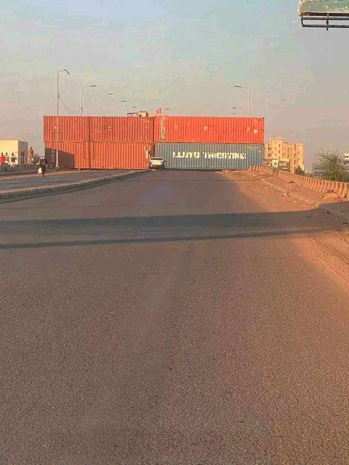 السلطات تغلق جسور بولاية الخرطوم تحسبا لمليونية ذكرى الثورة