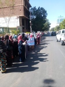 العاملون بالمراكز البحثية ينفذون وقفة احتجاجية أمام وزارة التعليم العالي