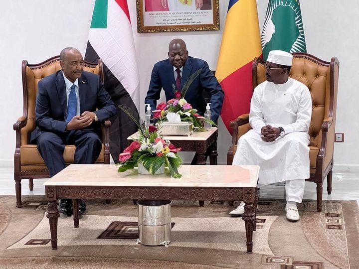 البرهان وديبي يعقدان قمة ثنائية بانجمينا تناولت قضايا الحدود والتعاون المشترك بين البلدين