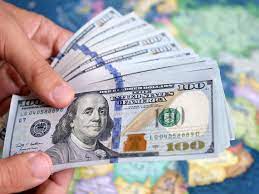 الدولار يستمر في الصعود ليحقق سعر بيع (625) جنيها في تداولات صباح الاحد 6 أغسطس 2023