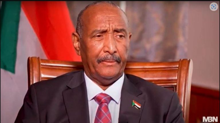 البرهان يتفق مع الإيقاد على عقد قمة طارئة لبحث أزمة السودان