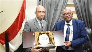 إعفاء مدير عام سلطة الطيران المدني فخر الدين عثمان من منصبه