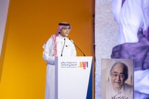 تدشين السيرة الذاتية لصالح كامل “من مكة وإليها” بمعرض الرياض الدولي للكتاب