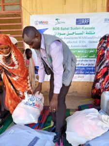 منظمة الساحل سودان تقدم  مواد إيواء ومستلزمات صحية للنازحين  بشمال الدلتا  بكسلا