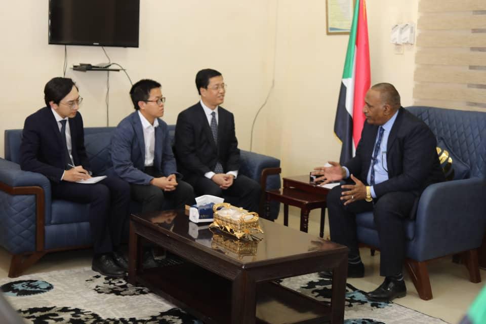 السودان يبحث مع الصين استمرار التعاون في قطاع النفط