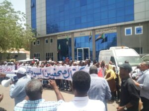 “في يوم حرية الصحافة”: الصحفيون السودانيون في ظل الحرب.. قمع للحريات وأوضاع  معيشية متردية