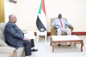 نائب رئيس السيادي يبحث مع وزير النفط خطة لإخلاء العاملين والموظفين من مصفاة الجيلي