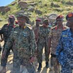 البرهان يصل جبل موية ويتفقد القوات في محور كوستي – سنار