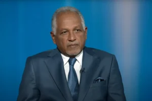 البرهان يصدر قراراً بتكليف السفير دفع الله الحاج علي بمهام رئيس الوزراء