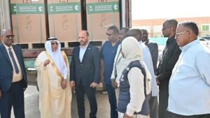 الصحة تدشن معينات مراكز غسيل كلى مقدمة من مركز الملك سلمان للإغاثة