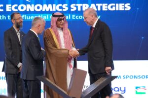 عبد الله صالح كامل: العالم الإسلامي مؤهل لقيادة نموذج اقتصادي متوازن ومؤثر عالميًا