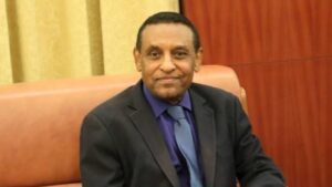 البرهان يصدر مرسوماً دستورياً يقضي بتعيين د.كامل  إدريس رئيسا للوزراء