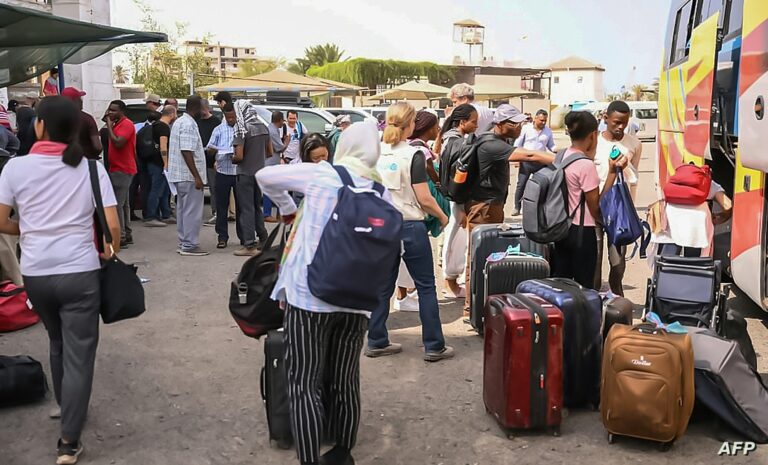 عودة آلاف السودانيين من مصر