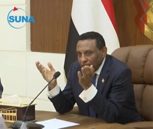 كامل إدريس يعلن حل الحكومة