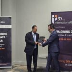 معهد “IDEA” يكرّم د. حمدوك تقديراً لإسهاماته الريادية في دعم الديمقراطية بأفريقيا والشرق الأوسط