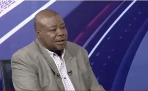 أشرف عبدالعزيز يتلقى سلسلة من الاتصالات الهاتفية للاطمئنان على صحته