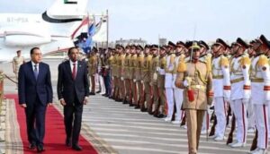 في أول زيارة خارجية.. كامل إدريس  يصل القاهرة