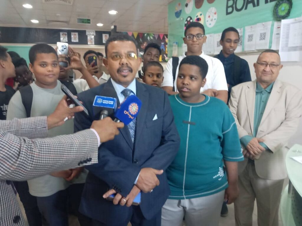 السفارة السودانية بالرياض تُشرف على سبعة امتحانات رغم الحرب.. واختتام الشهادة المتوسطة بمشاركة 3186 طالبًا