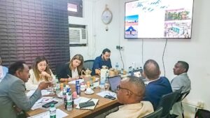 وفد من منظمة الصحة العالمية يزور مقر الصندوق القومي للإمدادات الطبية