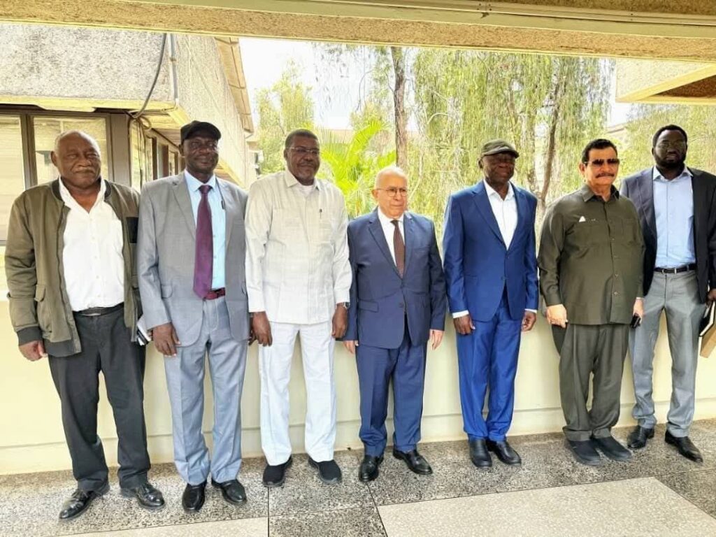 لعمامرة يبحث مع وفد حكومة “تأسيس” بنيروبي سبل وقف الحرب في السودان