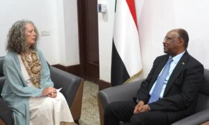 وزير الخارجية يتسلم أوراق اعتماد المنسق المقيم للأمم المتحدة للشئون الإنسانية بالسودان