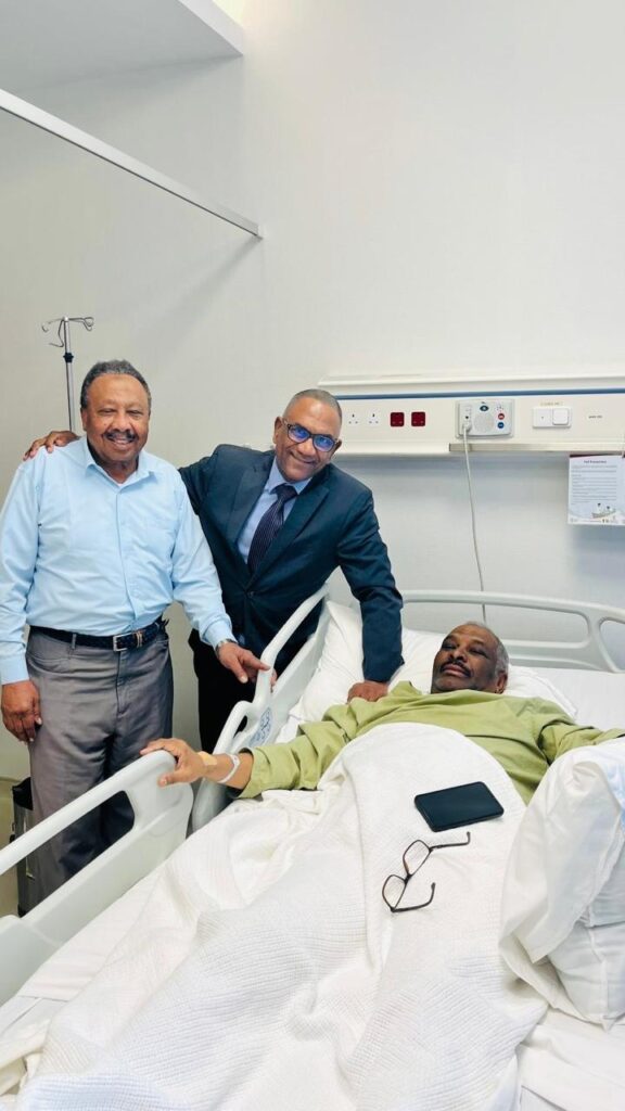 جمعية الصحفيين السودانيين بالمملكة تزور الزميل محمد علي الأمين لإجرائه عملية جراحية بمستشفى دله