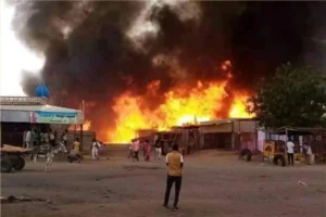 مقتل وإصابة أكثر من ٢٧ شخصا إثر استهداف الدعم السريع سوقا في الفاشر بطائرة بمسيّرة