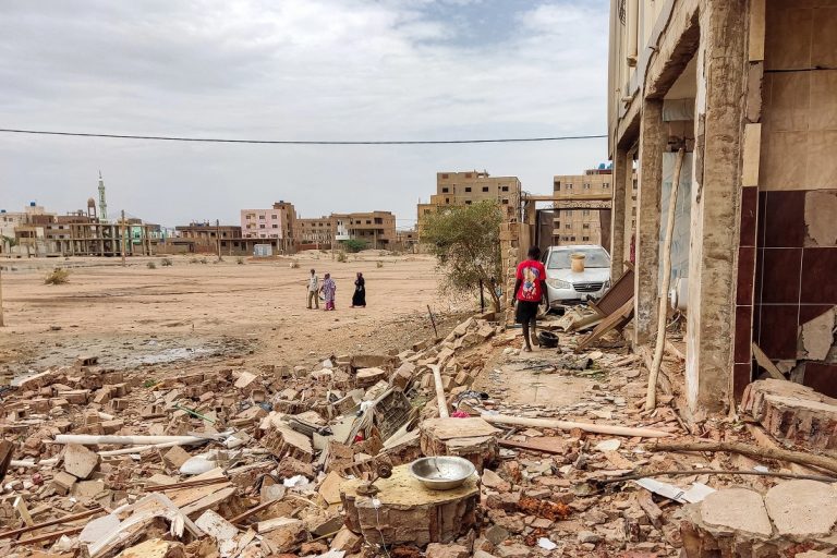 الأمم المتحدة: الحرب أدت إلى إغلاق العديد من الشوارع في الخرطوم بالأنقاض