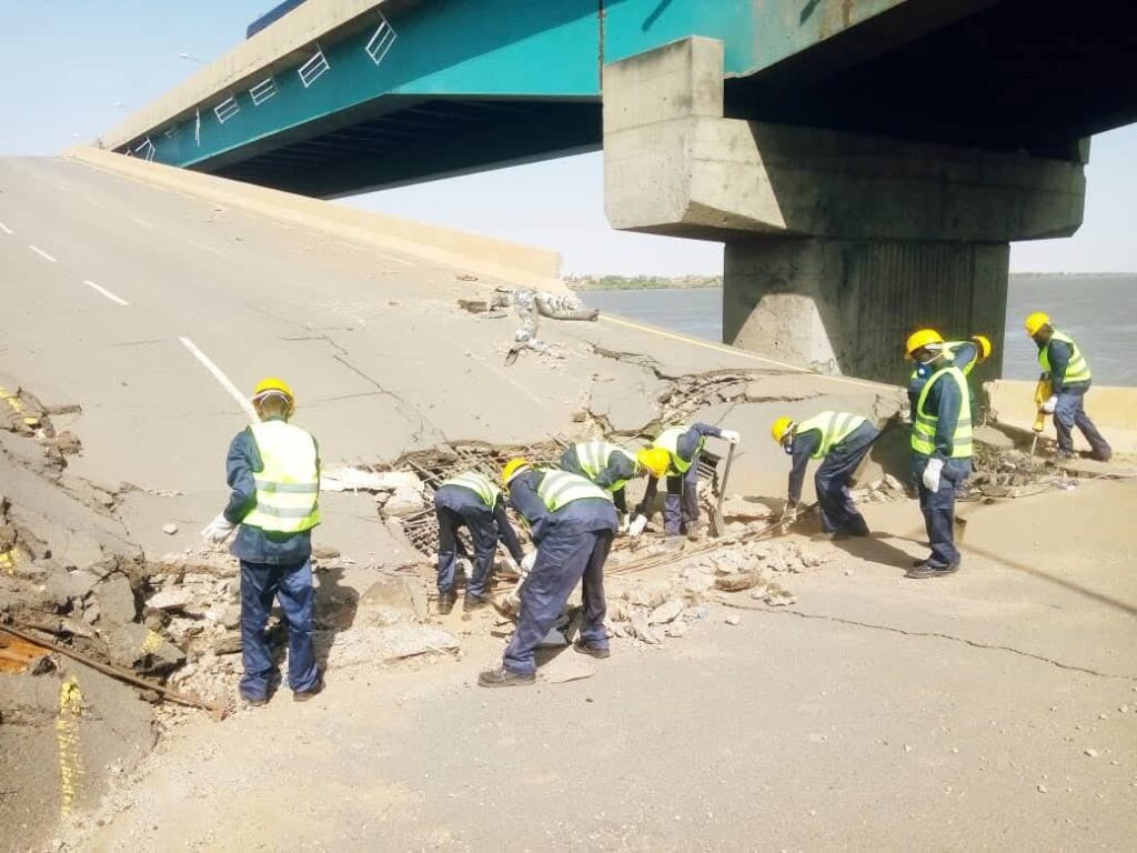 هيئة الطرق والجسور تعلن بدء أعمال إزالة الأجزاء المتضررة بجسر الحلفايا