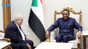 كامل إدريس يبحث مع لعمامرة الأوضاع السياسية والأمنية والإنسانية بالبلاد