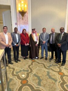 رئيس اتحاد الإعلاميين الأفريقي الأسيوي يلتقي بالمندوب الدائم للسعودية بالجامعة العربية لمناقشة دعم الإعلام والمرأة الفلسطينية