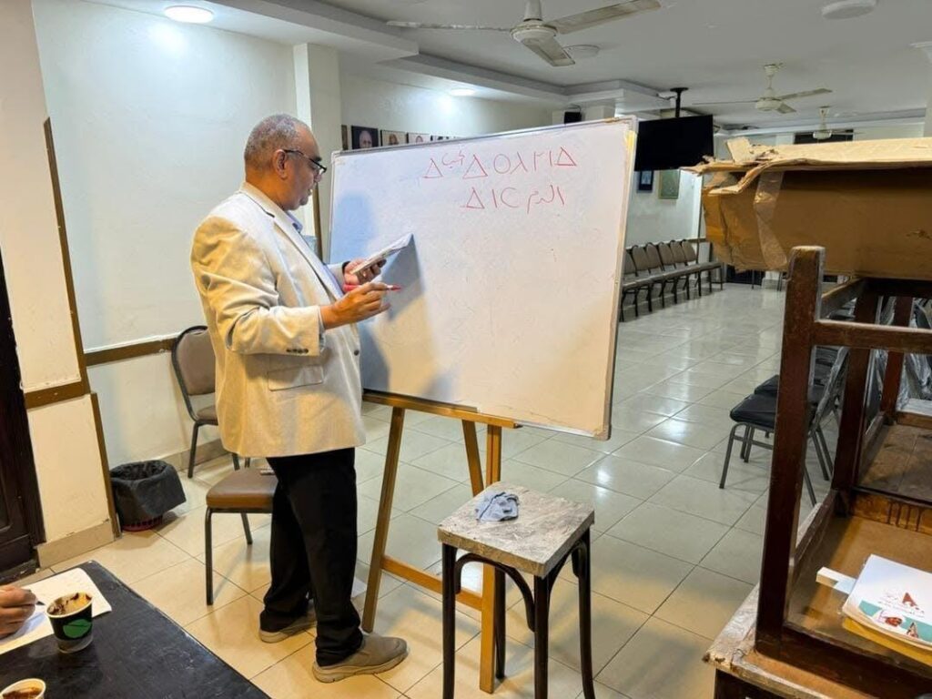 “كورس تمليك الحرف النوبي… استمرارٌ لمسيرة الهرم مكي علي إدريس في إحياء اللغة والتراث”