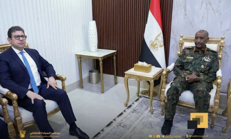 البرهان يبحث مع رئيس المخابرات المصرية مكافحة الإرهاب وحماية أمن البحر الأحمر والإقليم