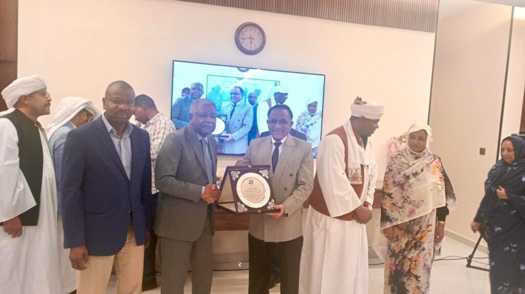 في ليلة وفاء استثنائية بالرياض: تكريم البروفيسور محمد أحمد عبد الله رمزاً للعطاء الطبي والإنساني