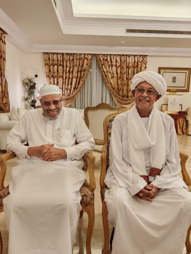 الدكتور (أحمد محمد علي) جزءٌ من سيرة مسيرته الباذخة ومحاولة لتوثيق بعض نجاحاته