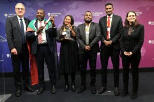 غرف الطوارئ تفوز بجائزة تشاتام هاوس تقديراً لجهودها الإنسانية غرف الطوارئ تفوز بجائزة تشاتام هاوس تقديراً لجهودها الإنسانية