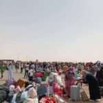 تكدس المسافرين في معبر أرقين على خلفية إضراب أصحاب الباصات بسبب رفع الضرئب