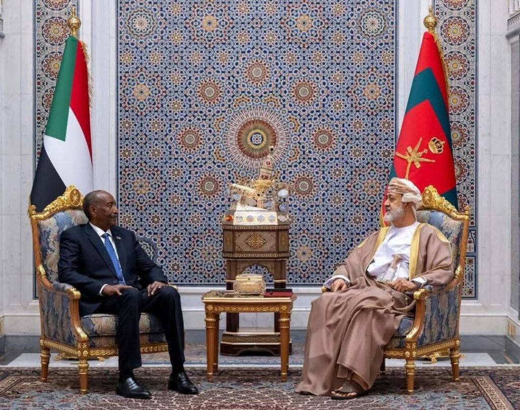 تأتي ضمن حراك دولي بشأن السودان.. البرهان وسلطان عمان يعقدان جلسة مباحثات مهمة بمسقط