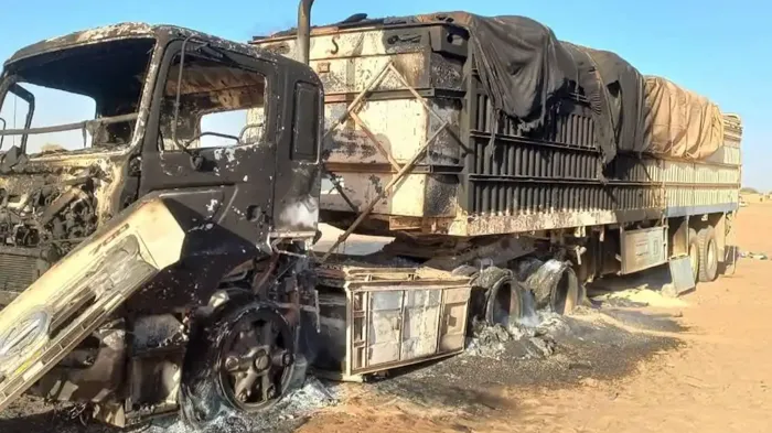 استهداف الإغاثة في السودان.. أكثر من 15 هجومًا على القوافل ومقتل 10 عاملين ونهب 50 مخزنًا منذ 2023