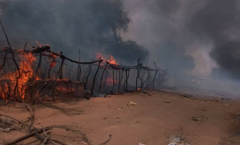 مقتل عشرات المدنيين في   استهداف لمدينة كتم ومحامو الطوارئ يحمّلون الجيش المسؤولية