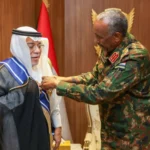 انتهاء فترة عمل السفير السعودي بالسودان والبرهان يمنحه وسام النيلين