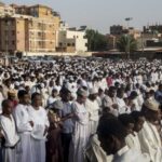 لجنة أمن الخرطوم تقرر تعديل  حظر التجوال إلى الواحدة صباحا وحظر صلاة العيد في الميادين