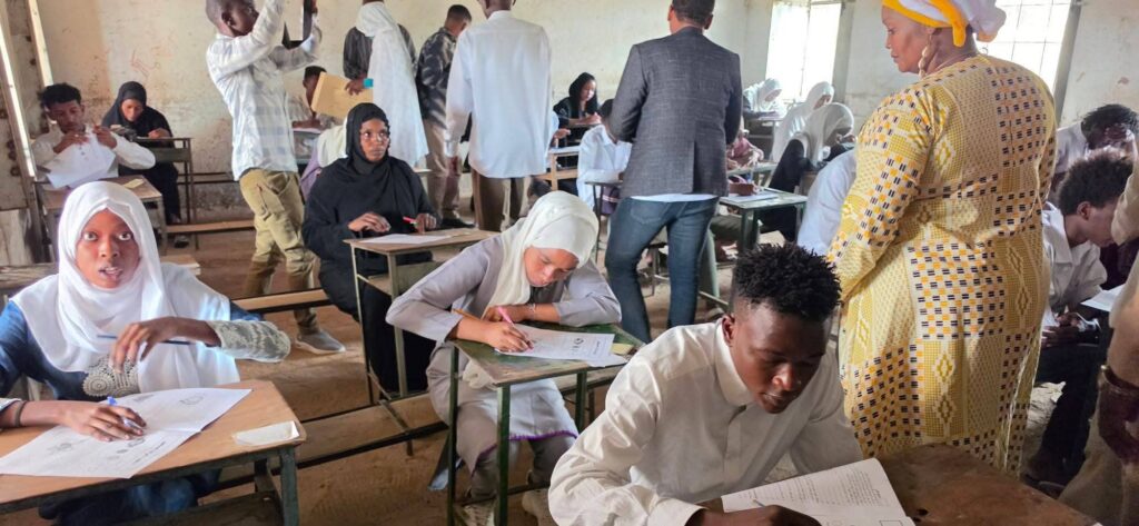 لجان مقاومة بلدية القضارف تحذر من “مخاطر الانقسام” بعد تدشين امتحانات الشهادة السودانية بمناطق سيطرة “الدعم السريع”