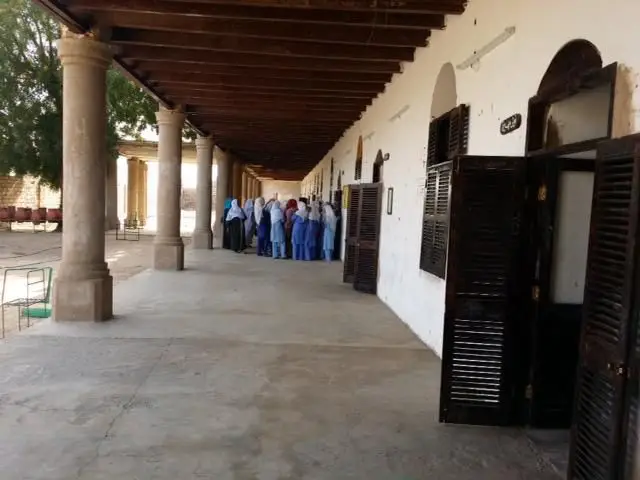 خلافات حول مستقبل مدرسة السرايا بدنقلا.. جمعية الخريجات تحذر من تأثير مشروع متحف على العملية التعليمية والوزارة تنفي