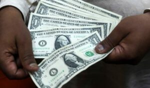 مستوردي الوقود: عجز تمويلي بقيمة 326 مليون دولار تسبب في تفاقم أزمة النقد الأجنبي بالبلاد
